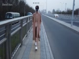 最近很火的北京天使DensTinon极限露出挑战大白天街上全裸行走