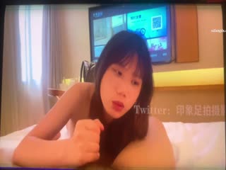 最新大神破解，极品大学生，楚楚可怜清纯可爱，这胖子艳福真是不浅