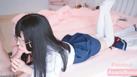 苏苏 rolakiki 推特极品少女，白虎小穴超级粉嫩，白丝JK萝莉被爸爸按着爆操