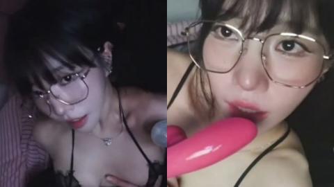 韩国极品女神_Baerasoni_身着蕾丝吊带裙床上口交假屌_表情魅惑眼神勾魂_骚气爆表！